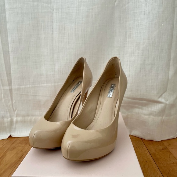 BCBG pump - Picture 5 of 5